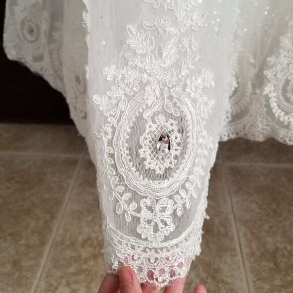 Wedding dress and accessories bundle - Picture 5 of 8